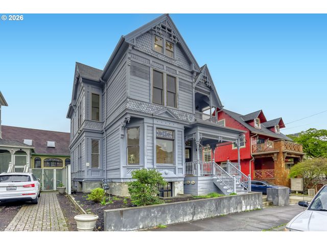 2377 Nw KEARNEY St, Portland, OR 97210