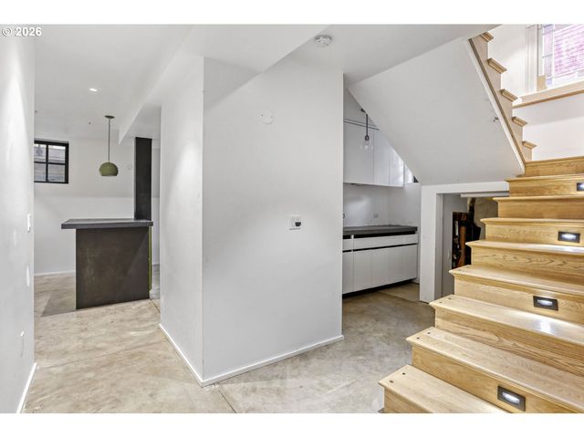 2377 Nw KEARNEY St, Portland, OR 97210