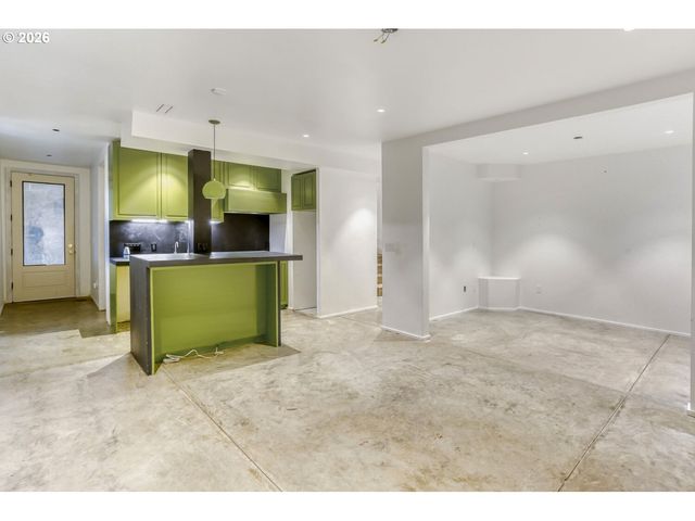 2377 Nw KEARNEY St, Portland, OR 97210