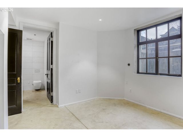 2377 Nw KEARNEY St, Portland, OR 97210