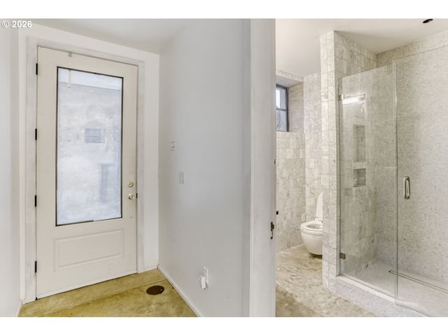 2377 Nw KEARNEY St, Portland, OR 97210