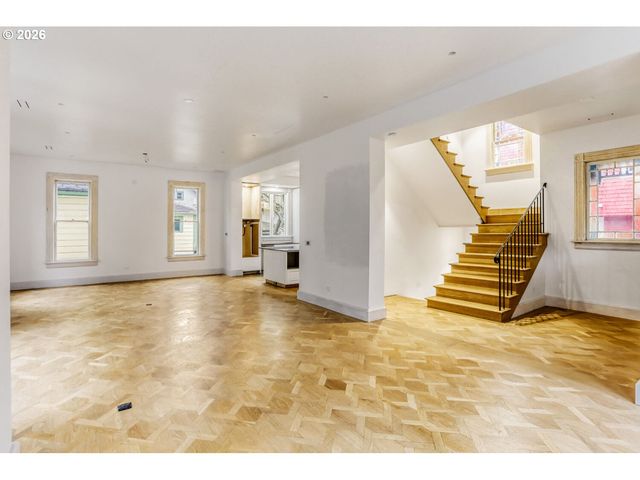 2377 Nw KEARNEY St, Portland, OR 97210