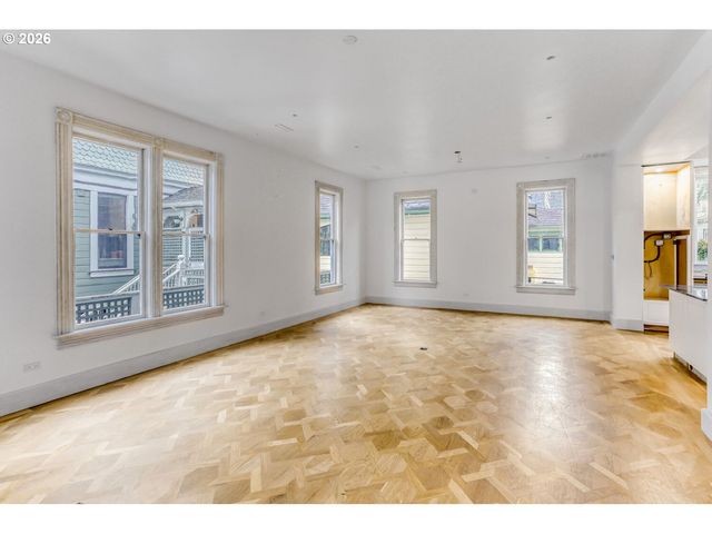 2377 Nw KEARNEY St, Portland, OR 97210