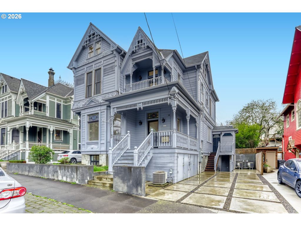 2377 Nw KEARNEY St, Portland, OR 97210