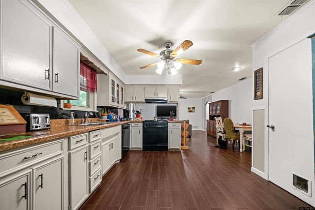 221 N Dayton St, Tyler, TX 75702