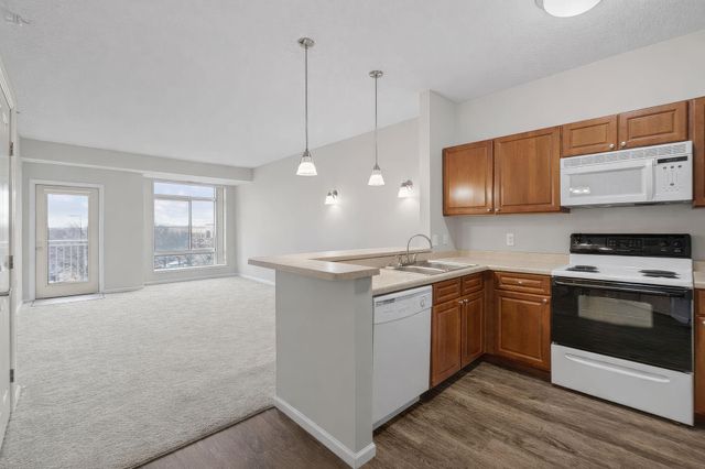 649 Old Highway 8 NW 227, New Brighton, MN 55112