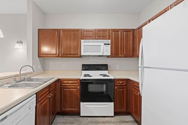649 Old Highway 8 NW 227, New Brighton, MN 55112