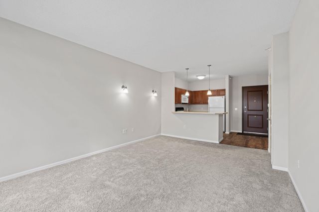 649 Old Highway 8 NW 227, New Brighton, MN 55112