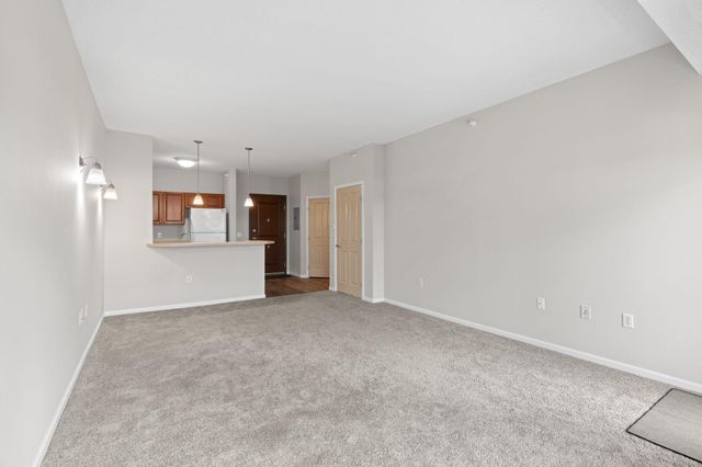 649 Old Highway 8 NW 227, New Brighton, MN 55112