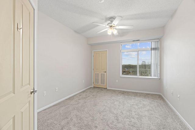 649 Old Highway 8 NW 227, New Brighton, MN 55112