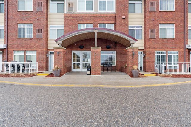 649 Old Highway 8 NW 227, New Brighton, MN 55112