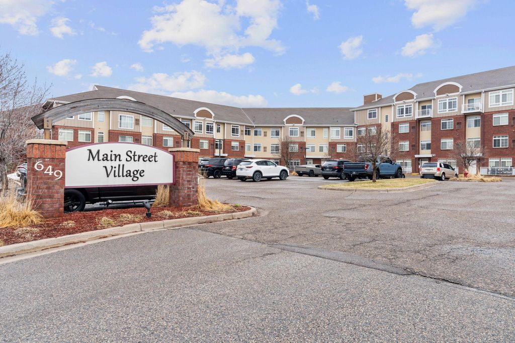 649 Old Highway 8 NW 227, New Brighton, MN 55112
