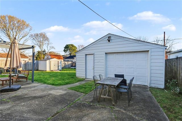 215 Valirey DR, Hampton, VA 23669