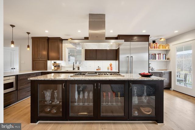 37896 LEGARD FARM RD, Hillsboro, VA 20132