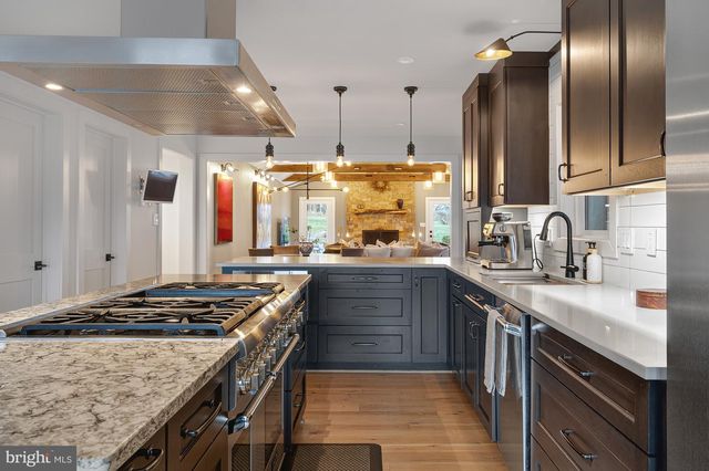 37896 LEGARD FARM RD, Hillsboro, VA 20132