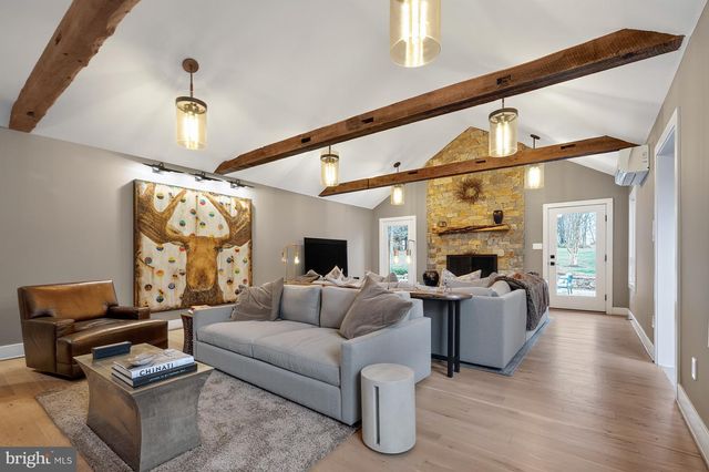 37896 LEGARD FARM RD, Hillsboro, VA 20132