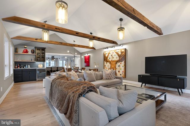 37896 LEGARD FARM RD, Hillsboro, VA 20132