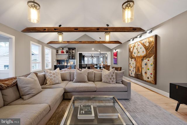 37896 LEGARD FARM RD, Hillsboro, VA 20132