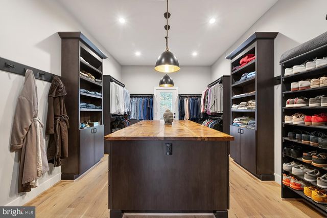 37896 LEGARD FARM RD, Hillsboro, VA 20132