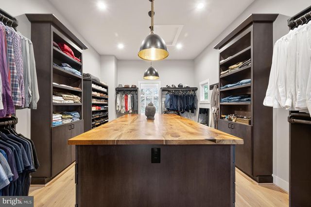 37896 LEGARD FARM RD, Hillsboro, VA 20132