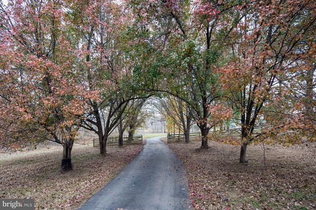 37896 LEGARD FARM RD, Hillsboro, VA 20132