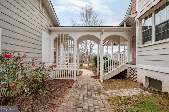 37896 LEGARD FARM RD, Hillsboro, VA 20132