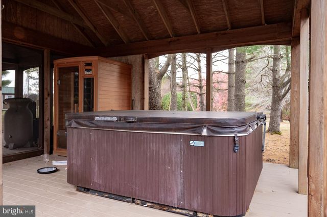 37896 LEGARD FARM RD, Hillsboro, VA 20132