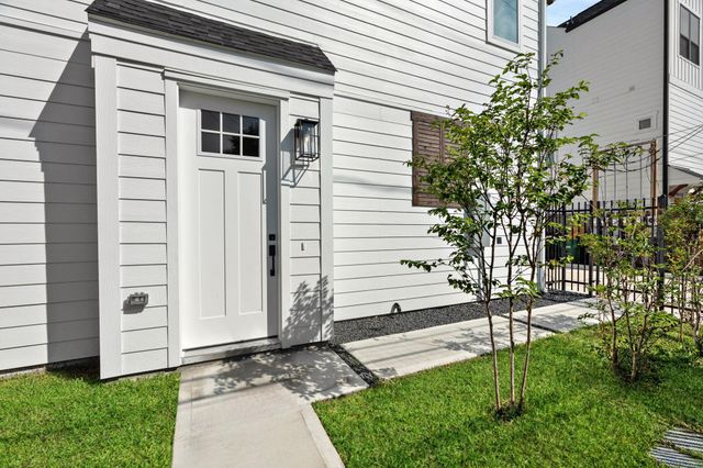 904 Martin Street D, Houston, TX 77018