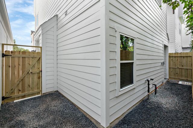 904 Martin Street D, Houston, TX 77018