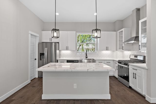 904 Martin Street D, Houston, TX 77018