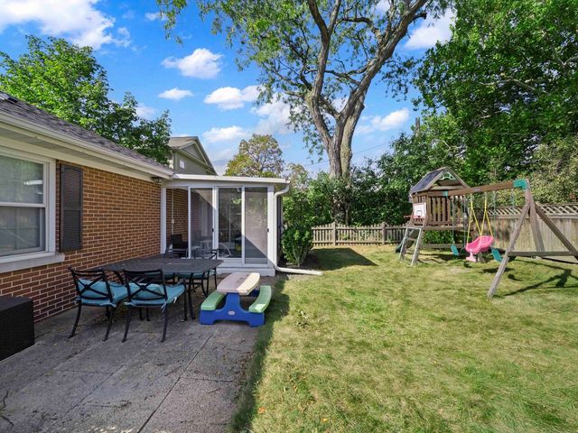 1100 Raleigh Road, Glenview, IL 60025