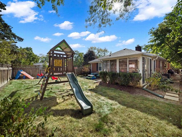 1100 Raleigh Road, Glenview, IL 60025