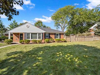 1100 Raleigh Road, Glenview, IL 60025