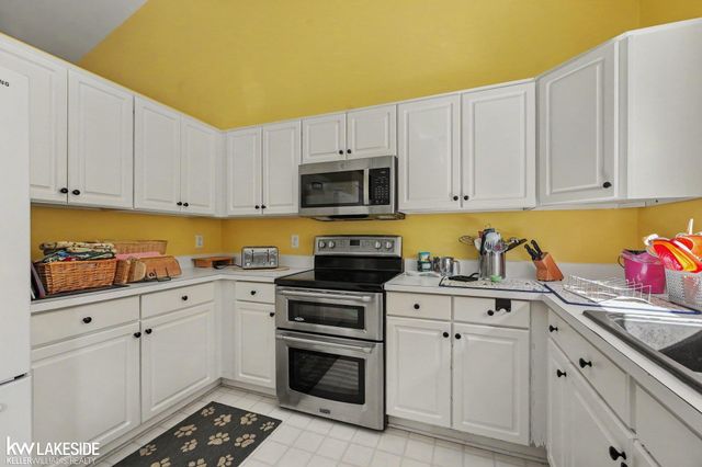 3020 Talon Circle, Orion Twp, MI 48360