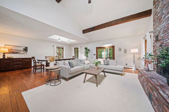 5 Cowdrey Ln, Acton, MA 01720