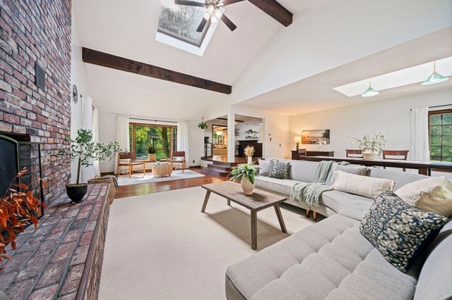 5 Cowdrey Ln, Acton, MA 01720