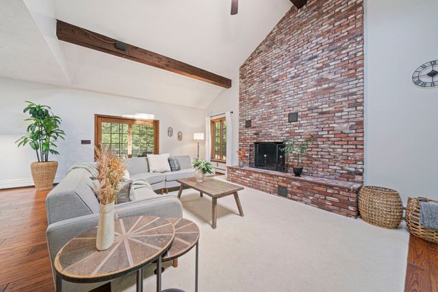 5 Cowdrey Ln, Acton, MA 01720
