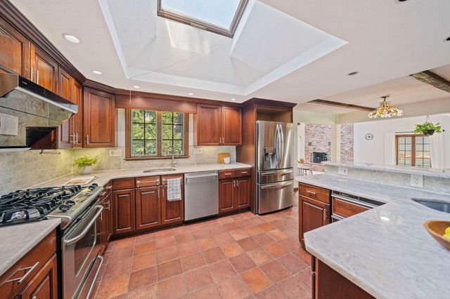 5 Cowdrey Ln, Acton, MA 01720