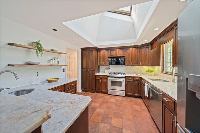 5 Cowdrey Ln, Acton, MA 01720