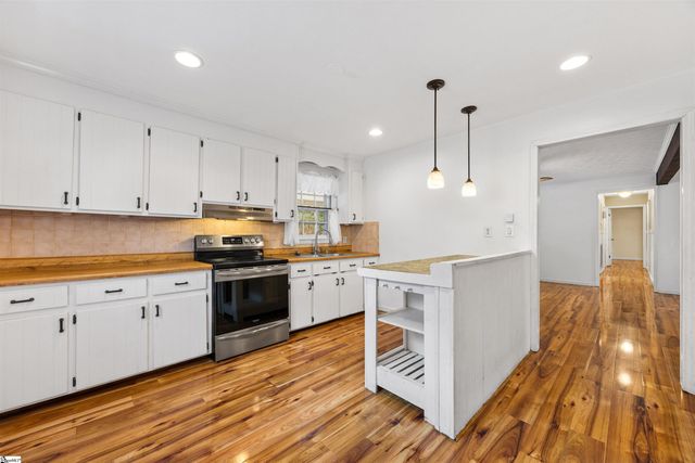 1016 Lee Vaughn Road, Simpsonville, SC 29681