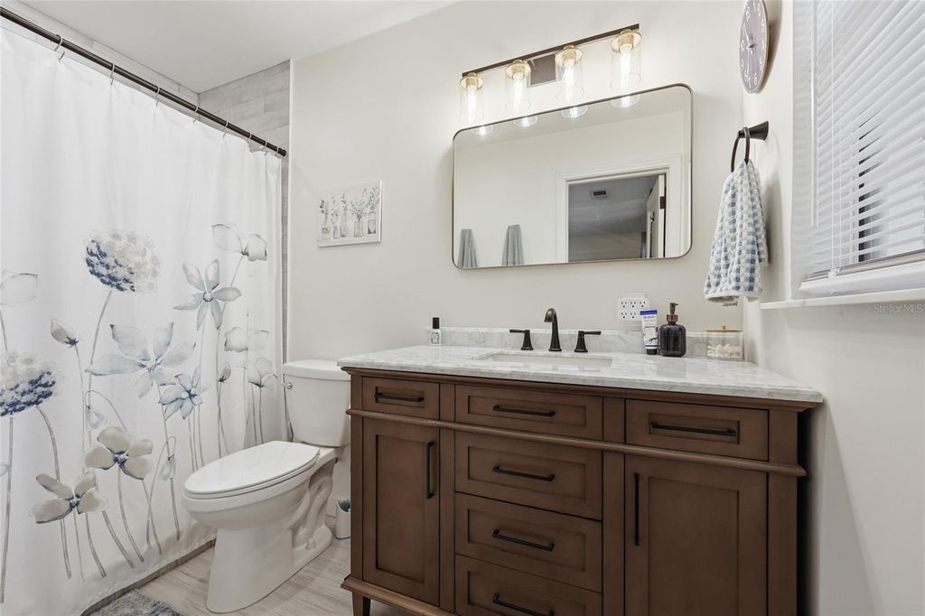 Image 14 of property listing at 812 NW 36TH TERRACE, Gainesville, FL 32605