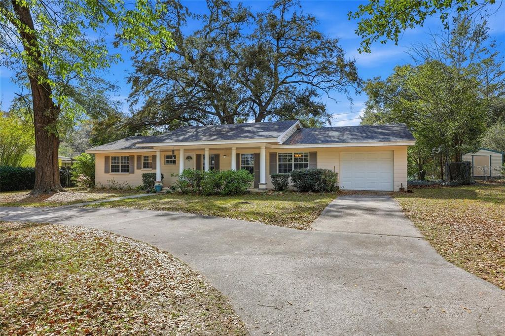 Image 3 of property listing at 812 NW 36TH TERRACE, Gainesville, FL 32605