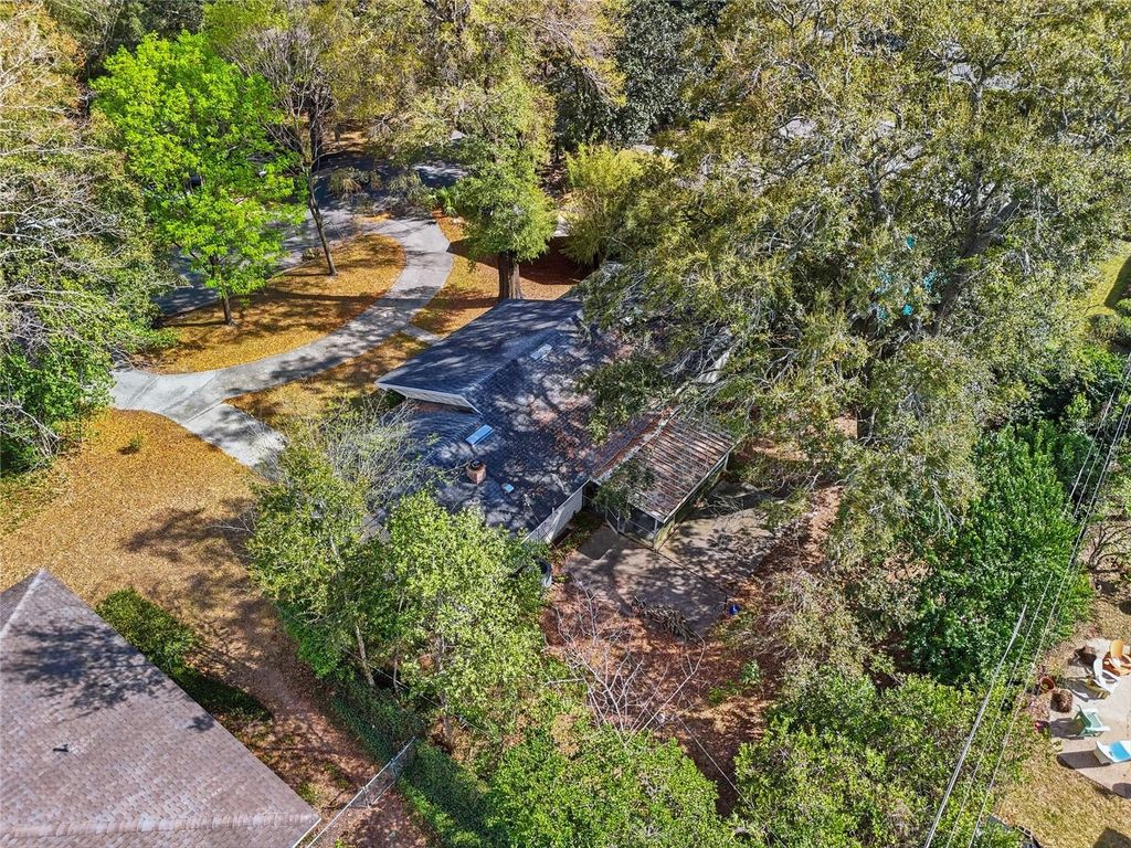 Image 21 of property listing at 812 NW 36TH TERRACE, Gainesville, FL 32605