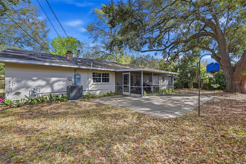 Image 22 of property listing at 812 NW 36TH TERRACE, Gainesville, FL 32605