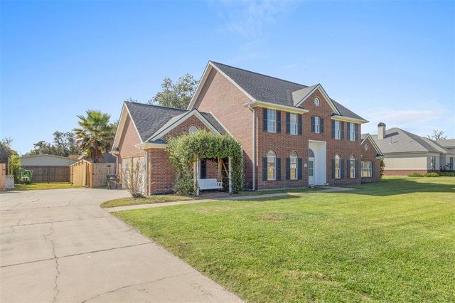 1905 Plantation Drive, Lake Charles, LA 70605