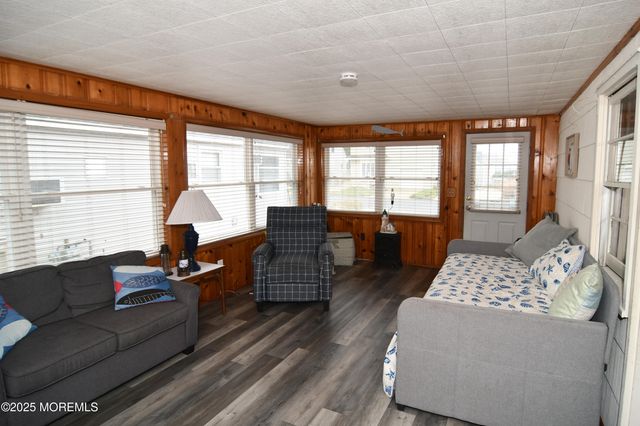 108 Midway Avenue, Seaside Park, NJ 08752