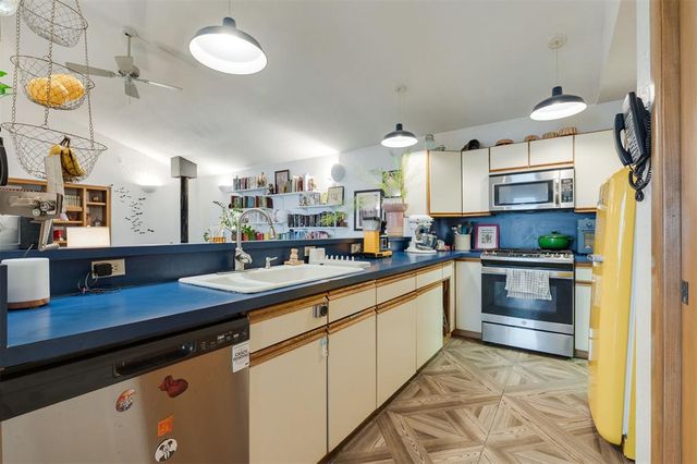 7000 Lakepointe Drive, Oklahoma City, OK 73116