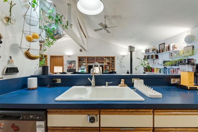 7000 Lakepointe Drive, Oklahoma City, OK 73116