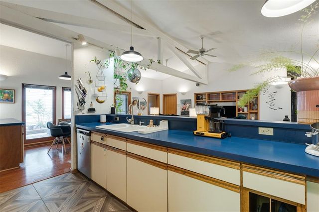 7000 Lakepointe Drive, Oklahoma City, OK 73116