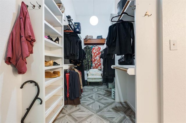 7000 Lakepointe Drive, Oklahoma City, OK 73116